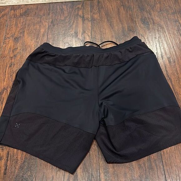 Lululemon black Elevated Short  men’s size XL in EUC perfect for run or gym - Picture 7 of 11